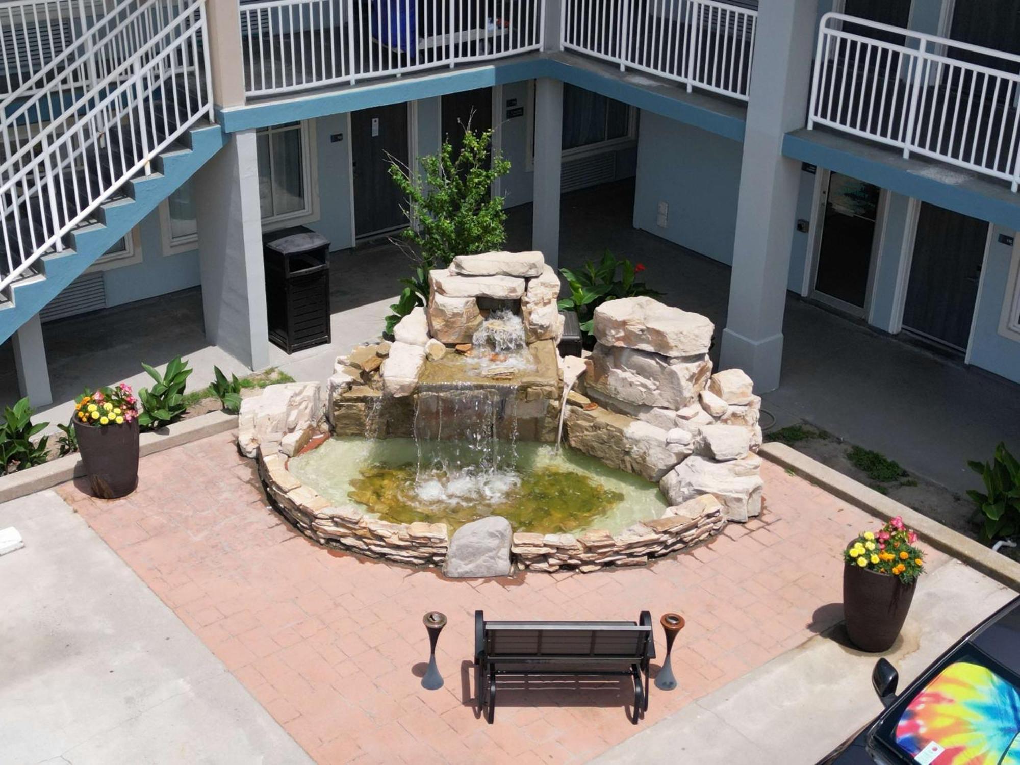Best Western Plus Holiday Sands Inn & Suites Norfolk Exterior photo